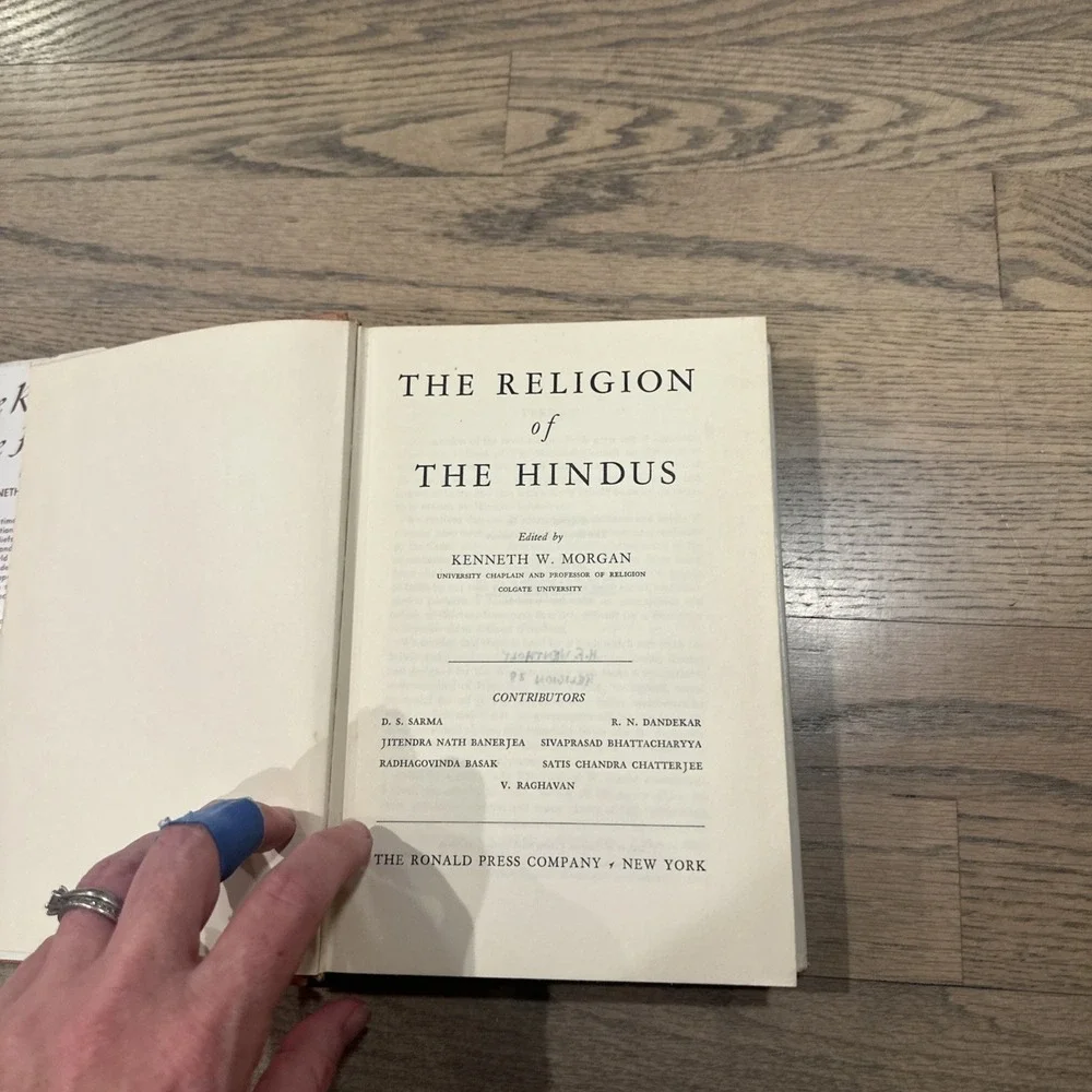The‎ Religion of the Hindus by Kenneth Morgan First Edition HCDJ